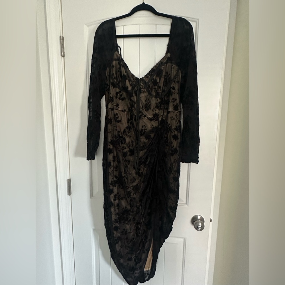 Long Sleeve Flocked velvet midi Dress